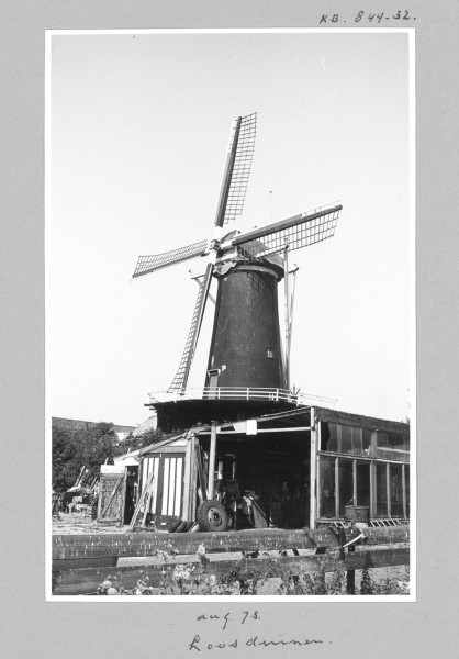 Korenmolen De Korenaer in Den Haag, 1973