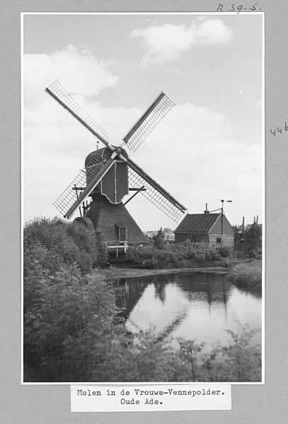 De Vrouw Vennemolen in Oud Ade, 1947