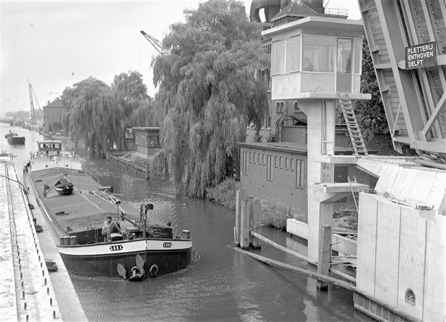 Het bedieningshuis van de eerste St. Sebastiaansbrug over het Rijn-Schiekanaal.