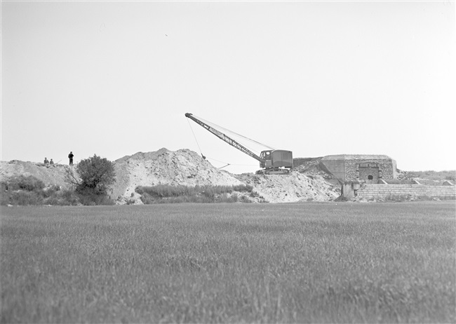 Duitse bunkers uit de Tweede Wereldoorlog worden geruimd bij de haven van Goedereede.
