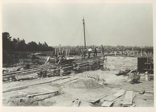 Bouw van Hooghkamerbrug tussen Leiden en Voorschoten, 1947