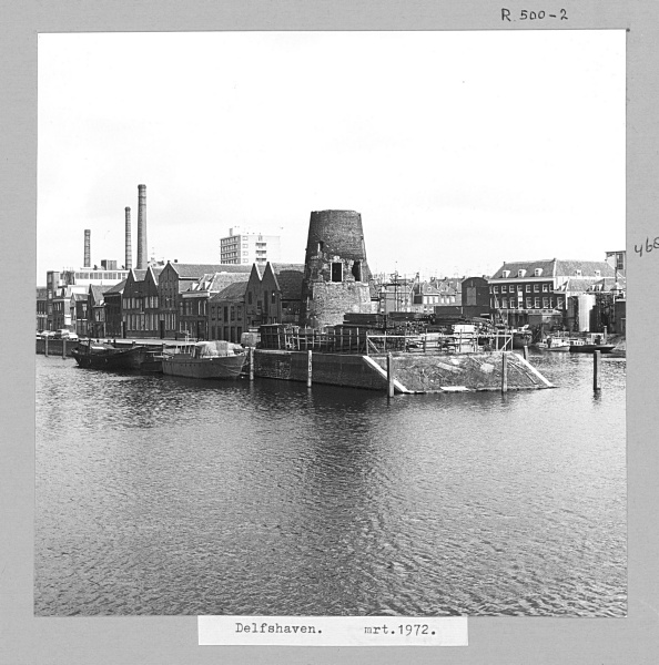 Korenmolen De Distilleerketel in Rotterdam, 1972