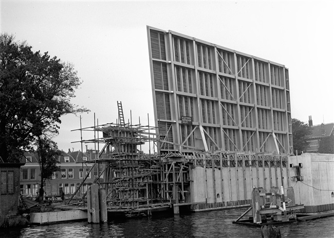 Bouw bedieningshuis van Sint Sebastiaansbrug in Delft, 1960