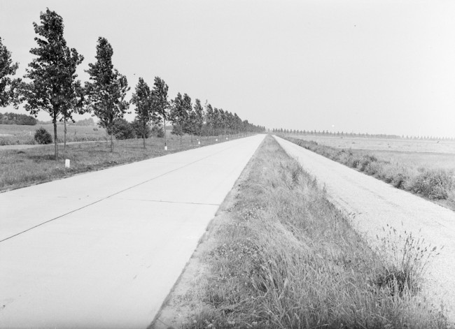 De C.G. Roosweg, provinciale weg (huidige N210) tussen Krimpen aan den IJssel en Schoonhoven.