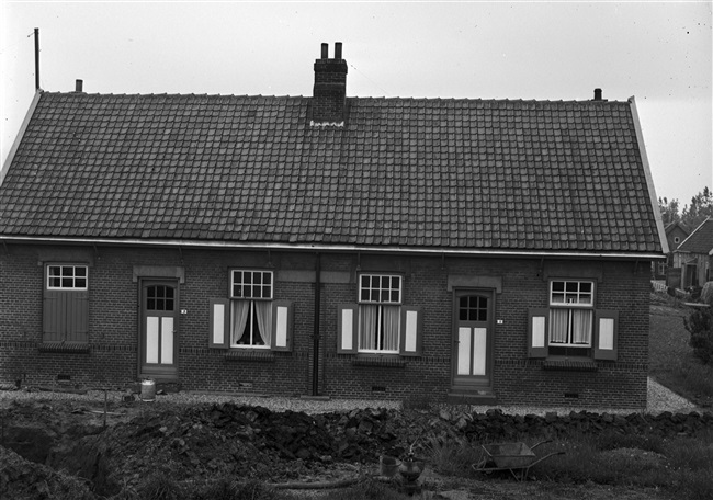 Woningen aan de Kilweg in 's-Gravendeel, 1956