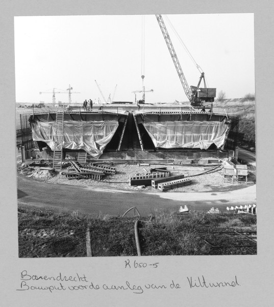 Aanleg Kiltunnel in de N217 onder de Dordtsche Kil, 1975