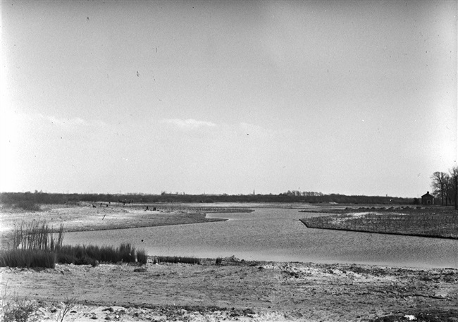 Tankgracht wordt vijver op landgoed Nieuw Leeuwenhorst, 1956