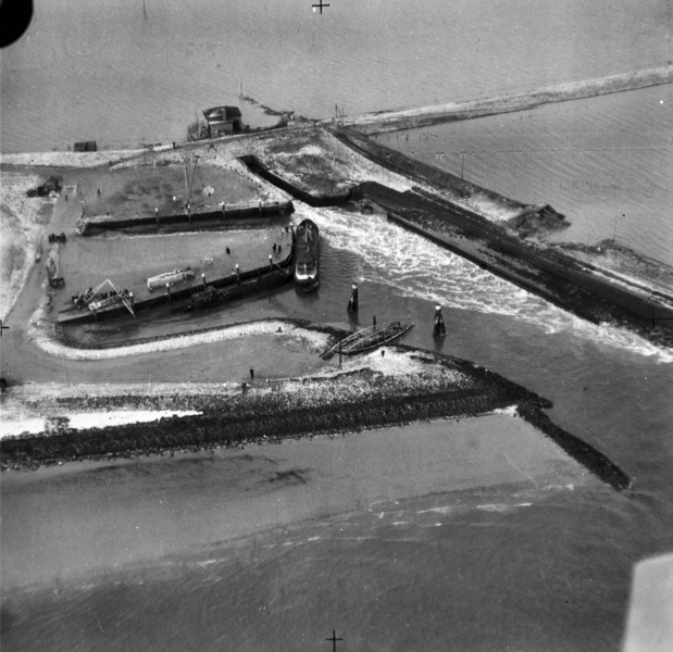 De Watersnoodramp van 1953. Een groot deel van Goeree-Overflakkee is overstroomd. Foto Rijkswaterstaat.