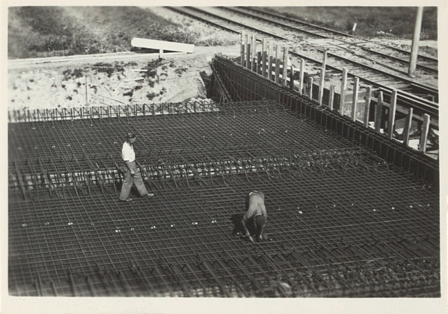 Bouw van Hooghkamerbrug tussen Leiden en Voorschoten, 1947