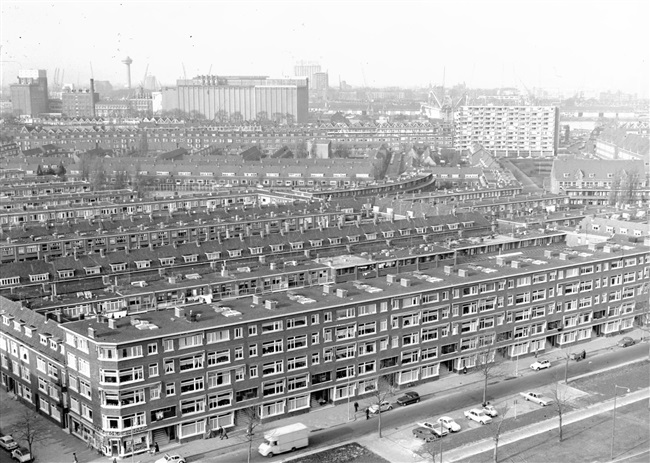 Uitzicht over Rotterdam vanaf een flat aan het Zuidplein.