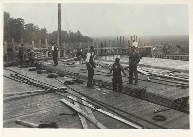 Bouw van Hooghkamerbrug tussen Leiden en Voorschoten, 1947