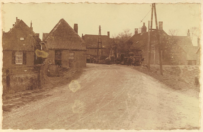 De provinciale weg in Nieuwesluis vóór de verbetering, 1931