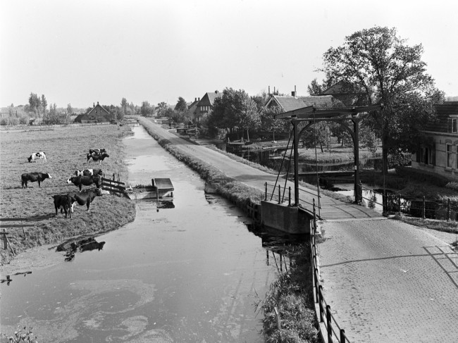 Ophaalbrug in de Bloemendaalseweg bij Gouda, 1948
