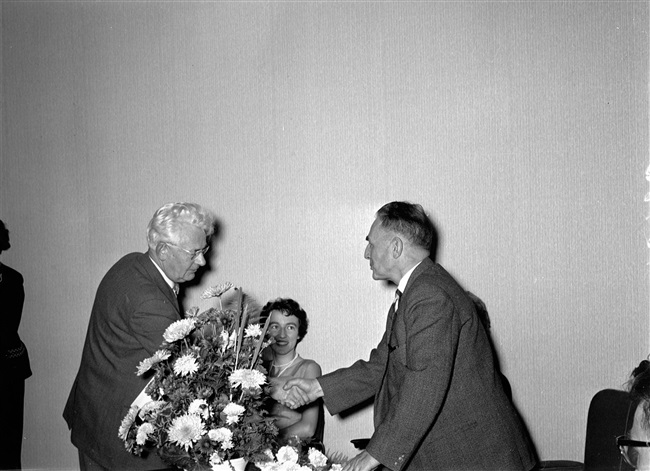 Ambtsjubileum J.A.M. van Eijk, bode van de Provinciale Waterstaat