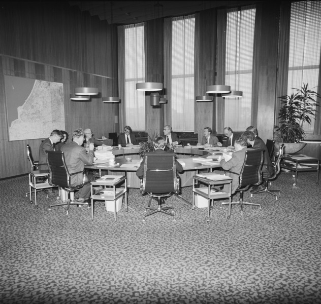 Vergadering Gedeputeerde Staten met Schelto Patijn, 1987