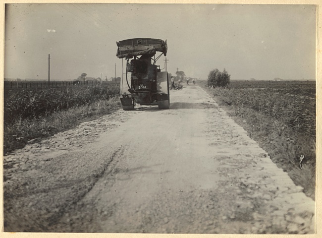 Wals verdicht puin voor de weg bij Brielle, 1929