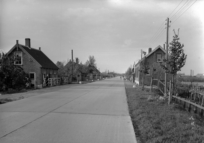 Strijensedijk, een betonweg tussen Strijen en 's-Gravendeel