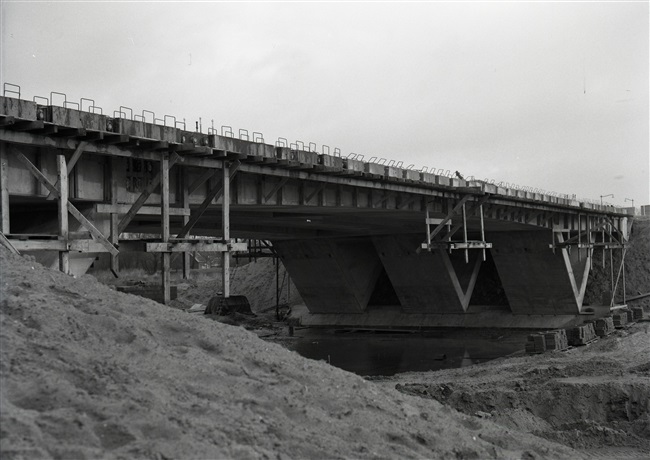 Bouw viaduct in Leeuwenakkerweg/N209 bij Bergschenhoek