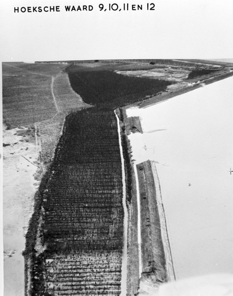 De Watersnoodramp van 1953. Een groot deel van de Hoeksche Waard is overstroomd. Foto Rijkswaterstaat.