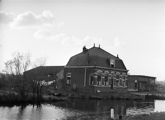 Huis van de grootouders van Koos Gijzenij in Leiden, 1954