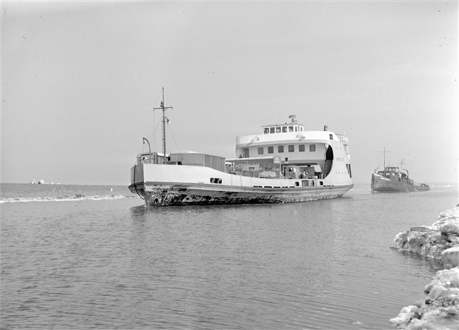 De veerboot Haringvliet die de veerdienst onderhield tussen Hellevoetsluis en Middelharnis.