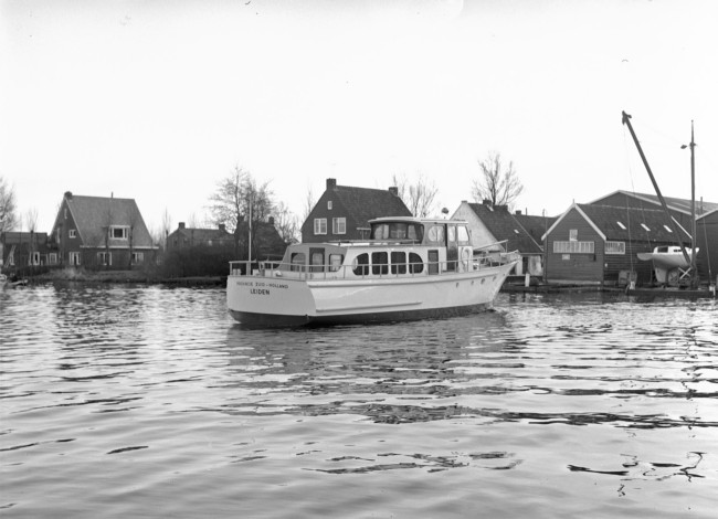Tewaterlating van het Statenjacht van de provincie Zuid-Holland bij Jachtwerf C. van Lent en Zonen.