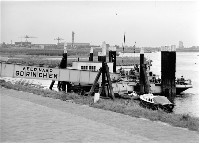 De veerboot die de veerdienst onderhield tussen Sleeuwijk en Gorinchem over de Boven-Merwede.