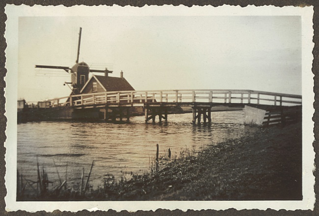 Munnikkenmolen aan de Dwarswetering bij Leiderdorp, 1931