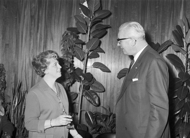 Radersma viert 25-jarig ambtsjubileum in Den Haag, 1966