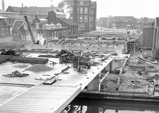 Bouw van Sint Sebastiaansbrug in Delft, 1962