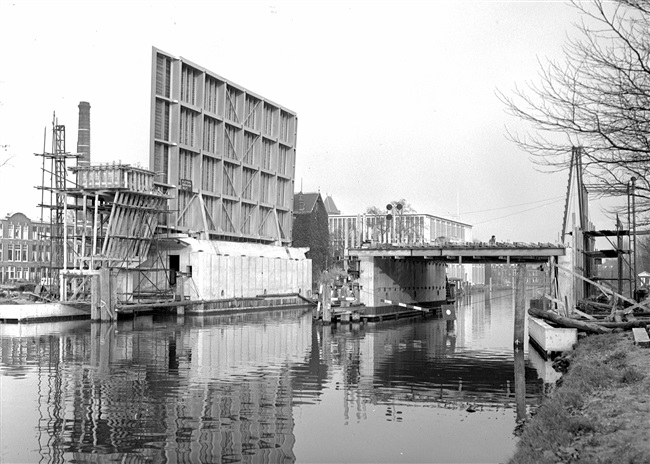 Bouw van Sint Sebastiaansbrug in Delft, 1960