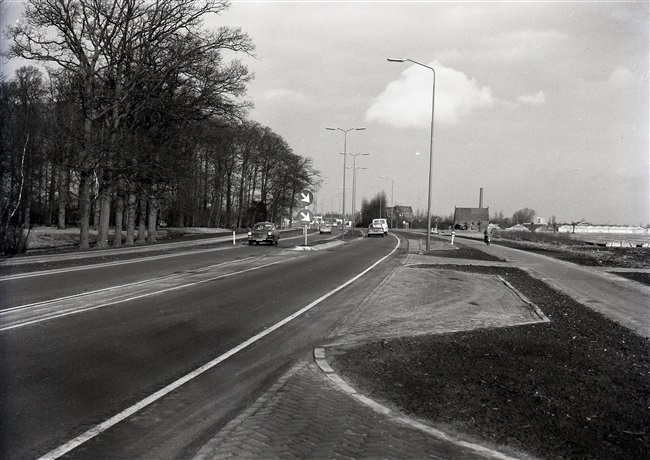 De Veurseweg/N447 in Voorschoten, 1971