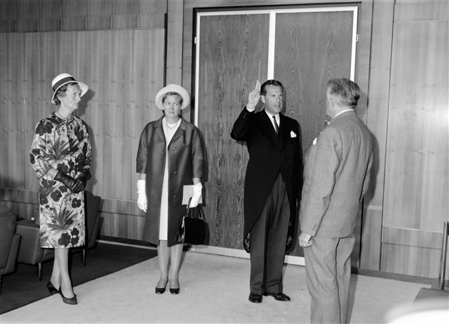 Beëdiging Gallas als burgemeester van Alphen, 1968