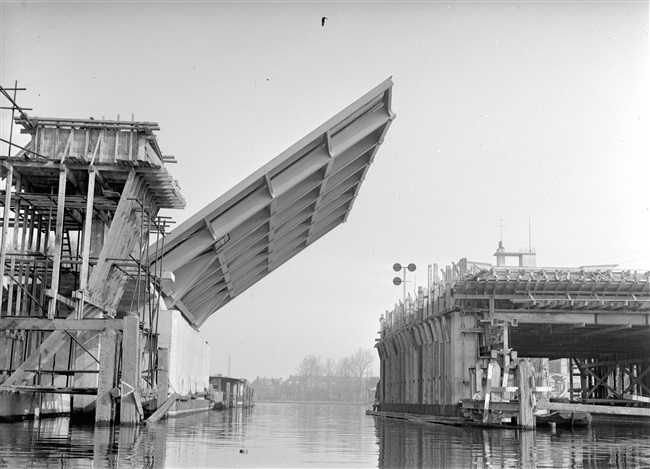 Bouw van Sint Sebastiaansbrug in Delft, 1961