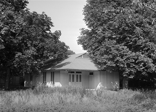 Een gebouw van de voormalige Haagsche Dierentuin. Voor de bouw van het nieuwe provinciehuis is het pand gesloopt.