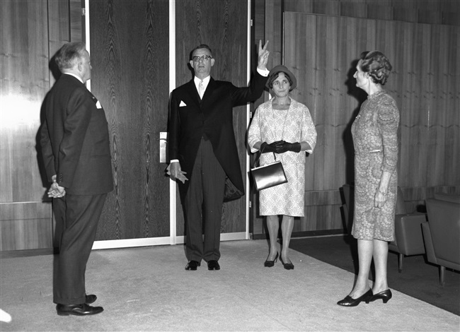 Beëdiging Bakker als burgemeester van Ouderkerk, 1968