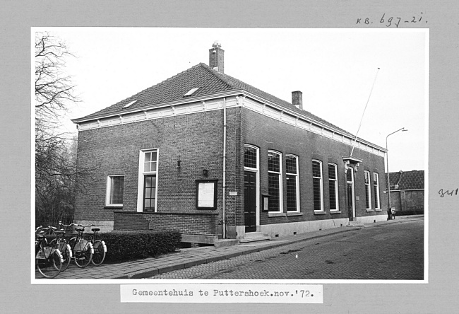 Gemeentehuis in Puttershoek, 1972