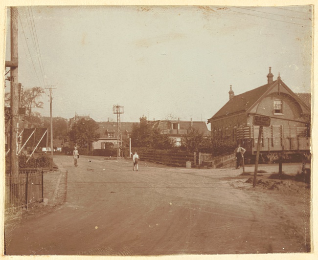 De verbeterde provinciale weg in Oostvoorne, 1930