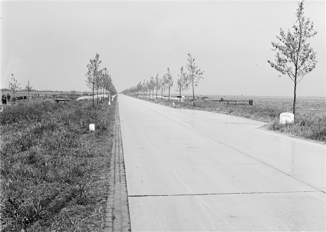 Een betonweg tussen Krimpen en Schoonhoven