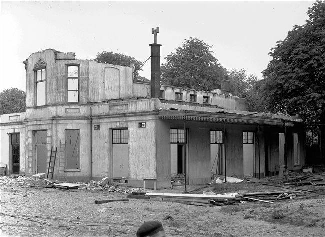 Directiegebouw Haagsche Dierentuin wordt gesloopt, 1961