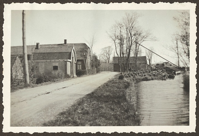 Van Klaverweijdeweg in Hoogmade vóór de verbetering, 1933