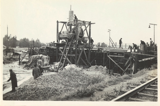 Bouw van Hooghkamerbrug tussen Leiden en Voorschoten, 1947