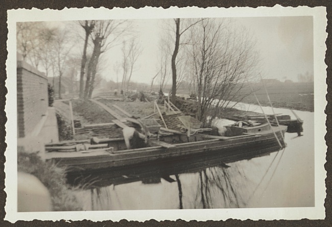 Werkzaamheden voor wegverbetering in Hoogmade, 1933