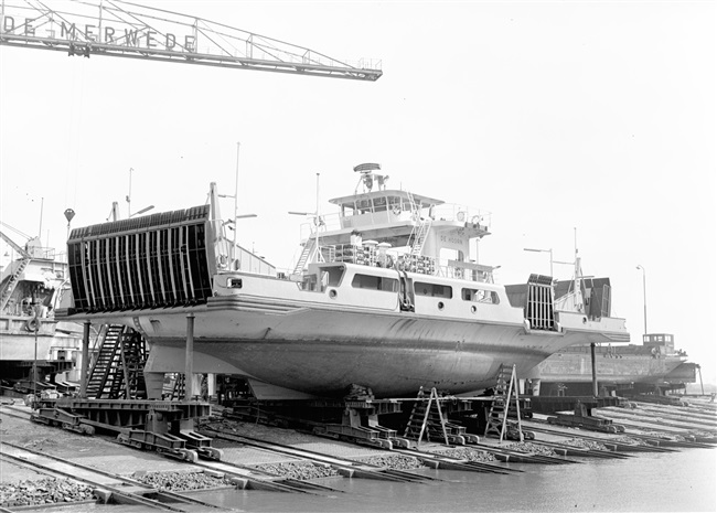 Reparatie van veerpont De Hoorn in Hardinxveld, 1962