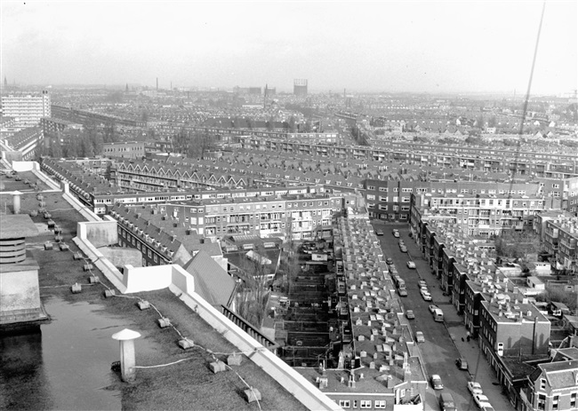 Uitzicht over Rotterdam vanaf een flat aan het Zuidplein.