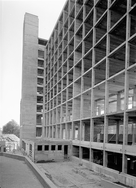 Bouw van hoogbouw provinciehuis in Den Haag, 1961