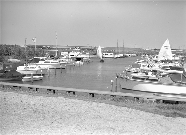 Jachthaven aan het Brielse Meer en de Brielse Brug, 1969