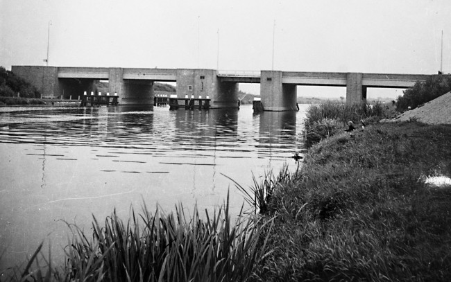 Verkeersbrug. De foto is vermoedelijk gemaakt tussen 1950 en 1960.