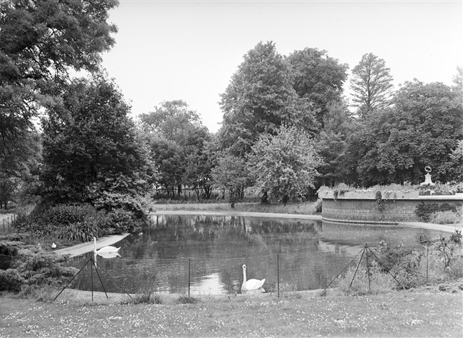 Het terrein van de voormalige Haagsche Dierentuin, waar op 1 september 1958 de bouw startte van het nieuwe provinciehuis.