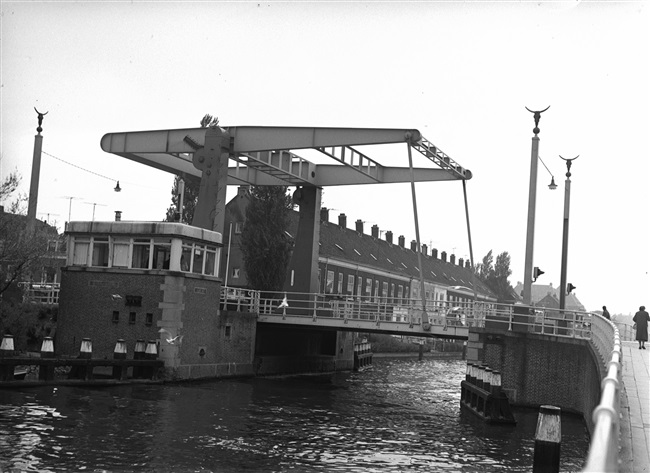 De Koepoortbrug over het Rijn-Schiekanaal